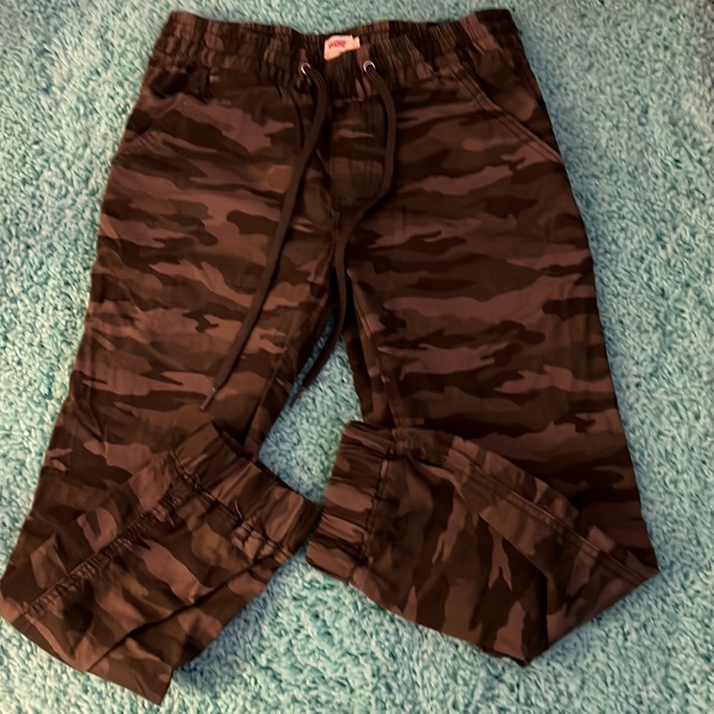 Levi’s camouflage joggers size XS